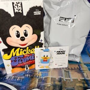 Donald Disney Pop Mart Mickey Family Cute Together Keychain Series NWT